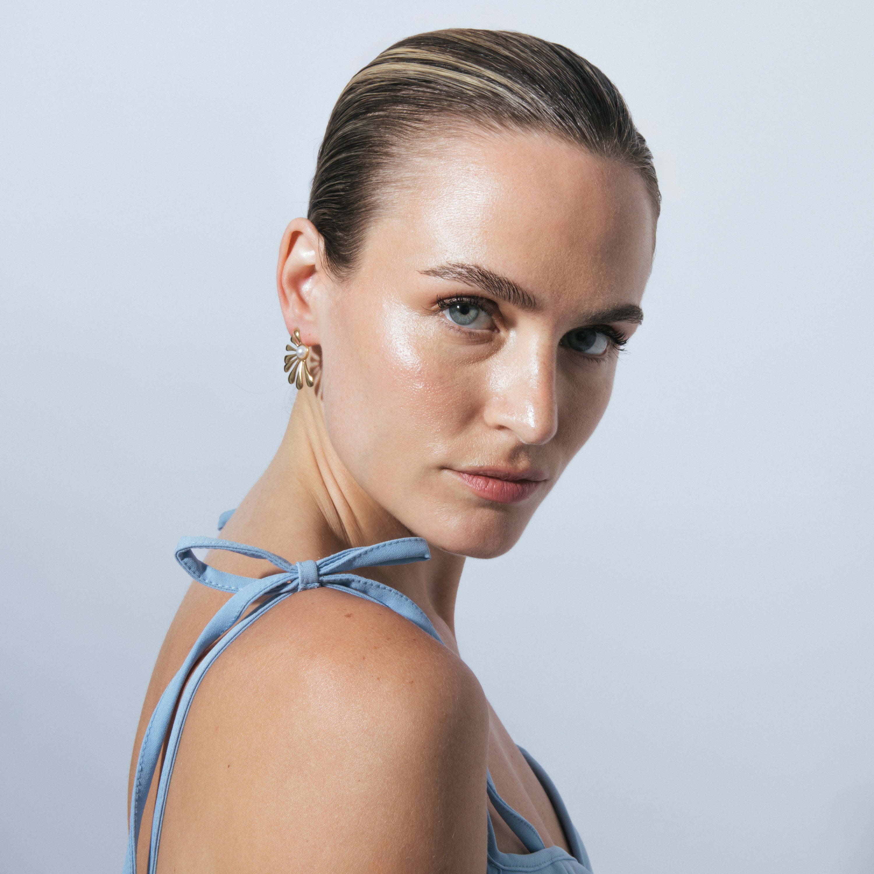 Pendientes de Perla Blanca acabado en oro amarillo 18k - Grimbe