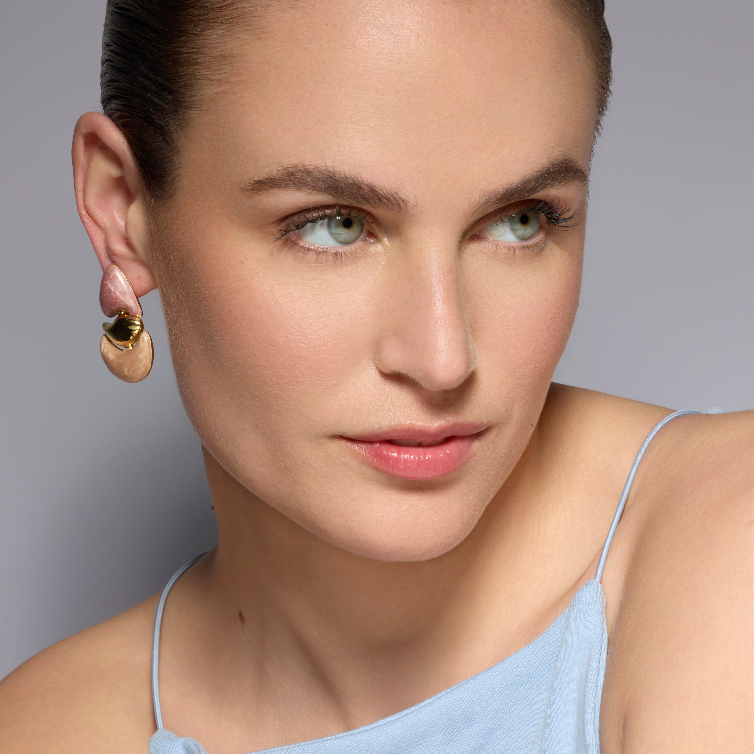 Pendientes acabado oro amarillo de 18k y Lacado Fucsia - Ismaly