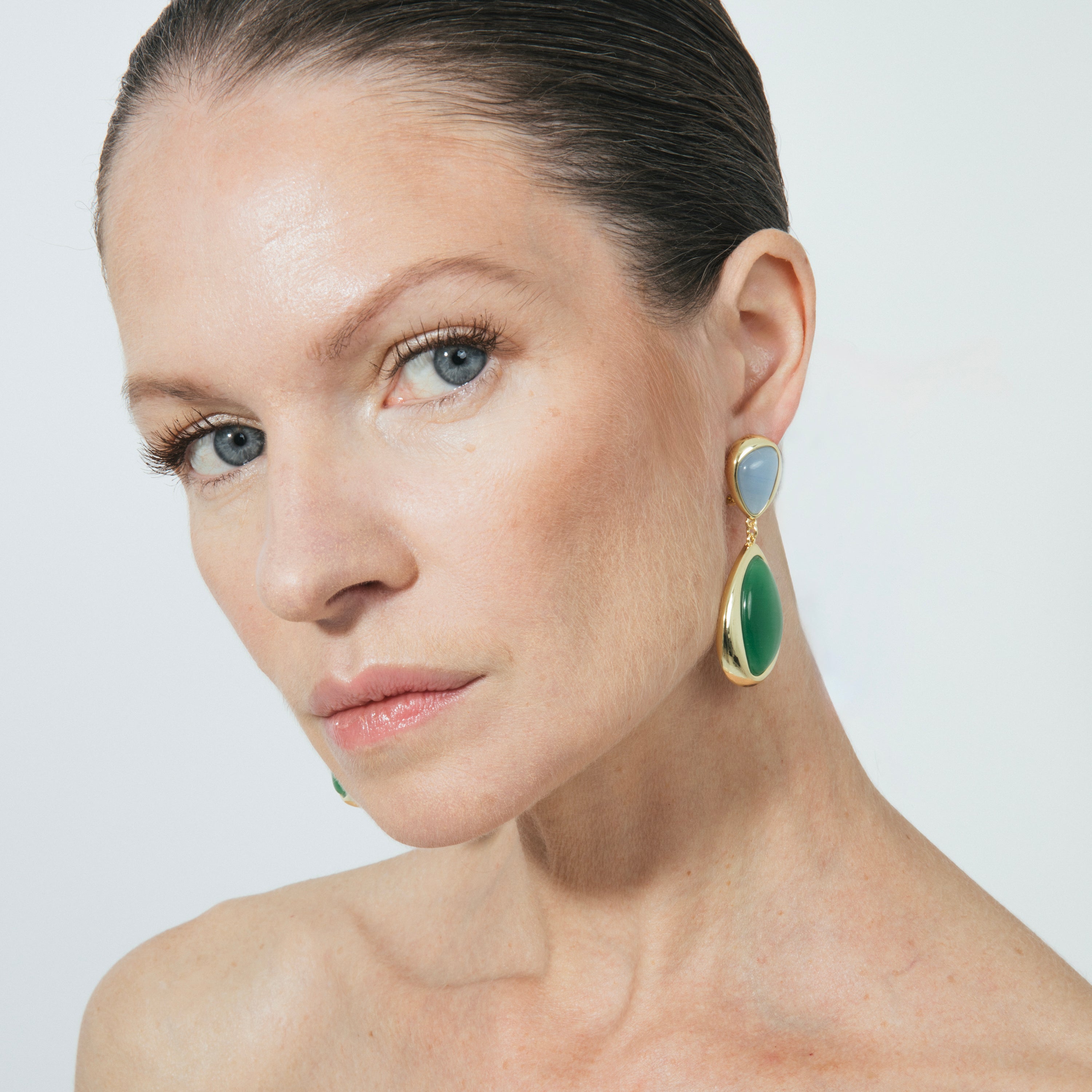 Pendientes de Ojo de Gato Verde acabado en oro amarillo 18k - Ceshe