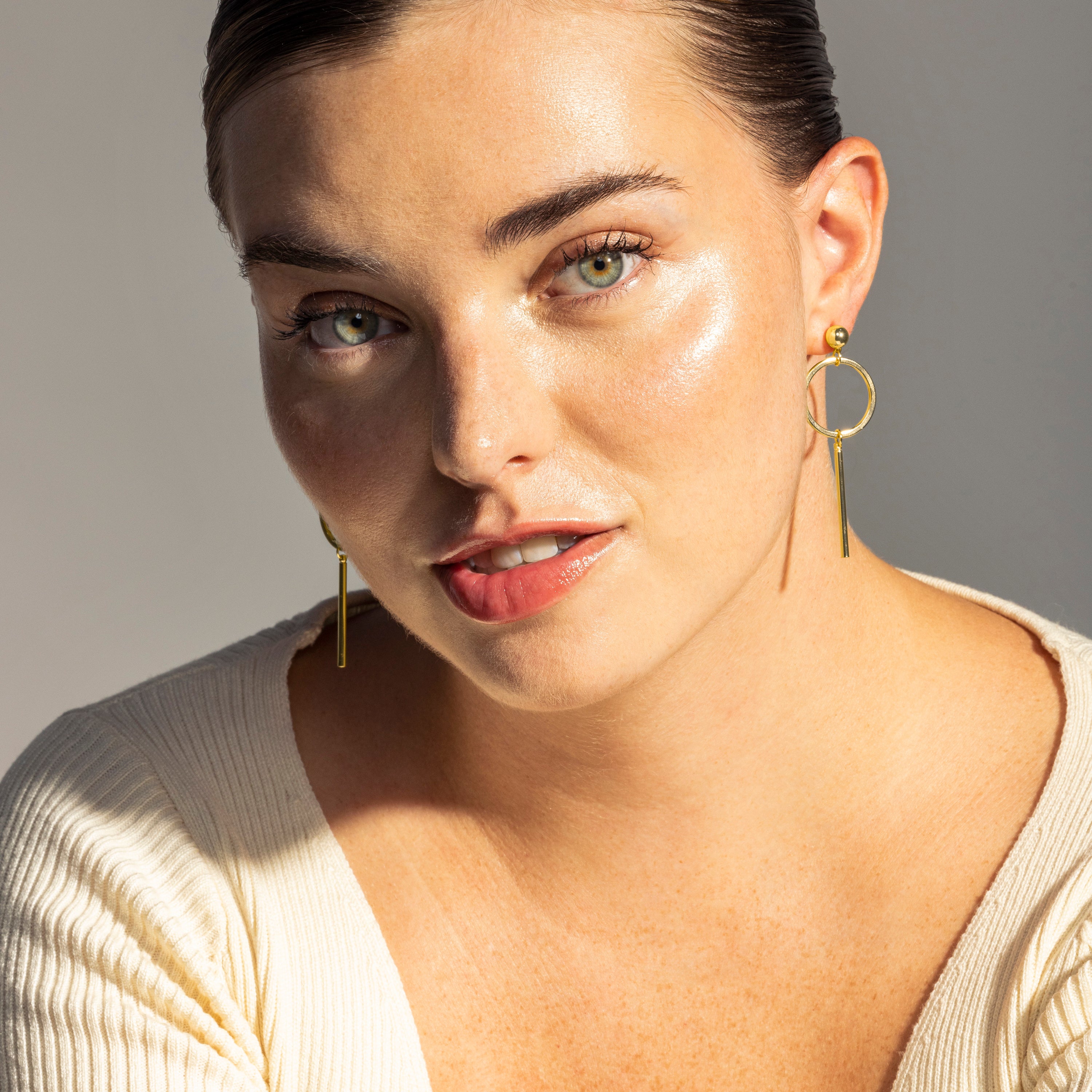 Pendientes acabados en oro amarillo de 18K - Coion