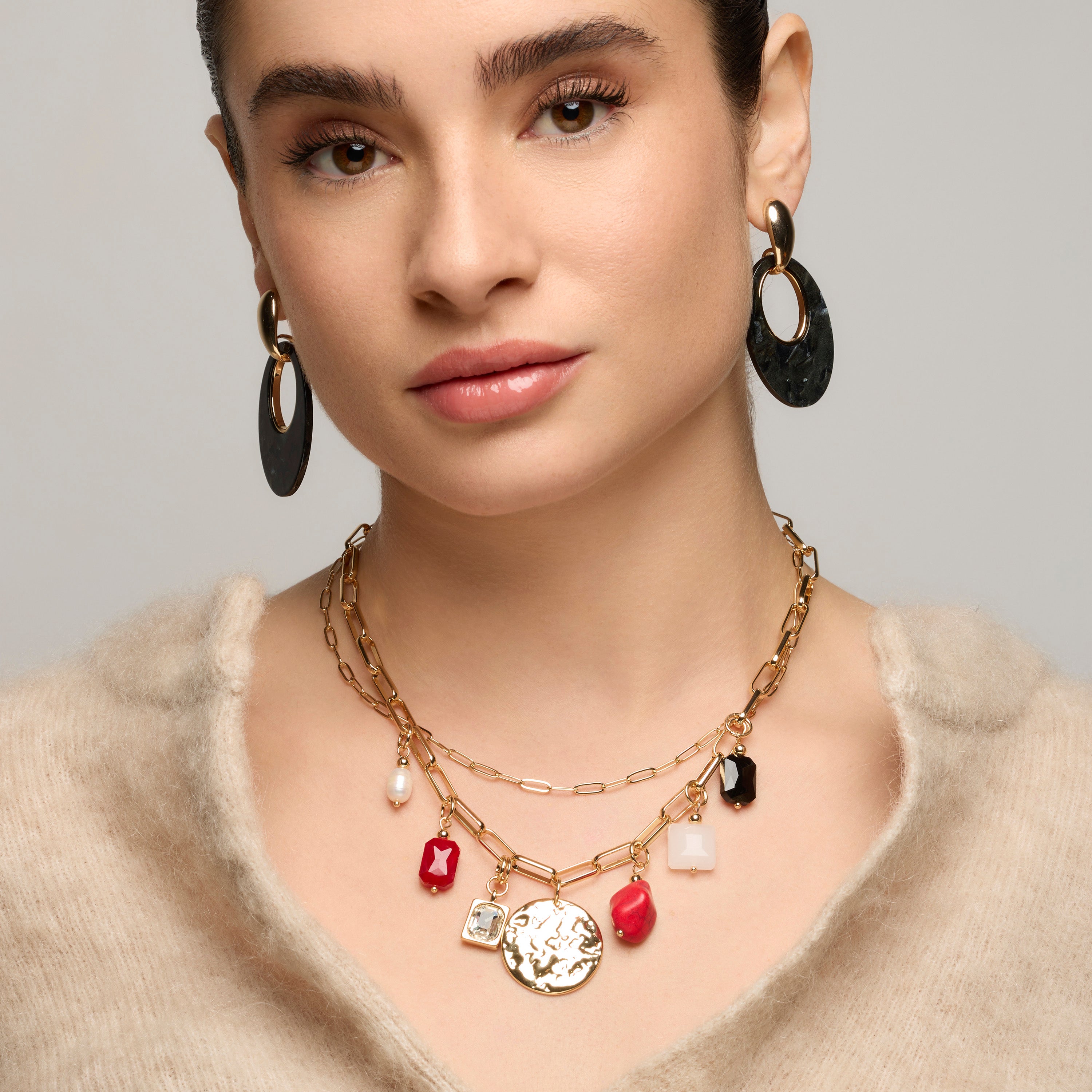 Pendientes acabado oro amarillo de 18k y Resina Negra - Dorin