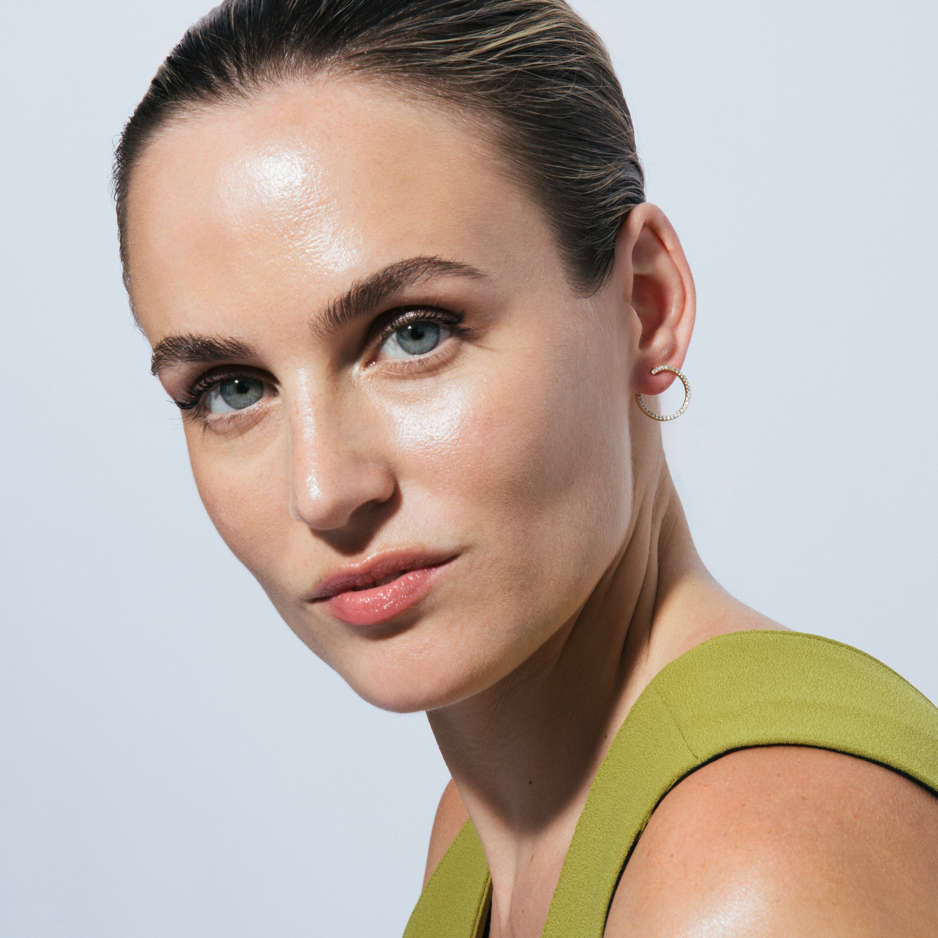 Pendientes acabado en oro amarillo 18k - Yona