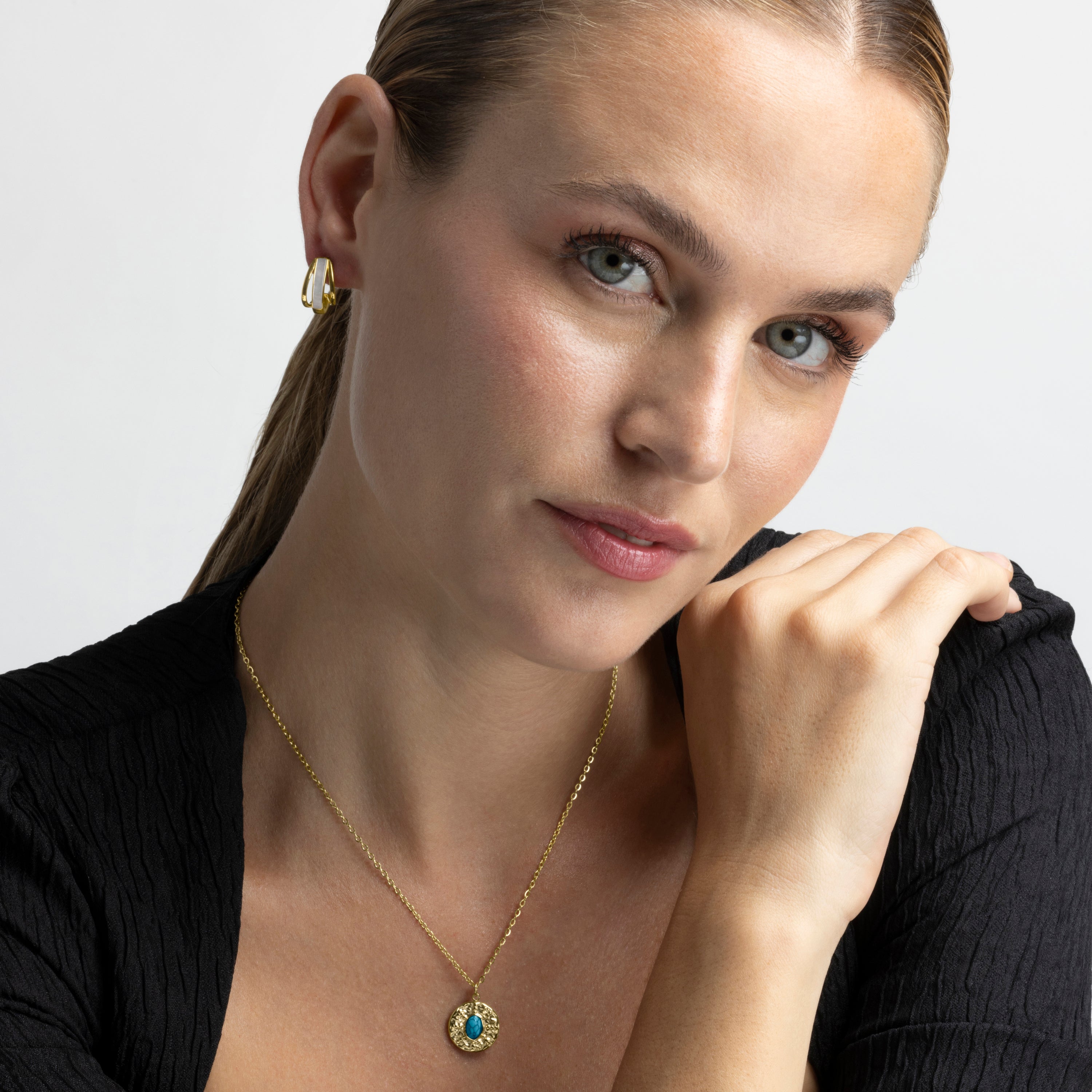 Collar de Turquesa acabado en oro amarillo 18K- Riadra