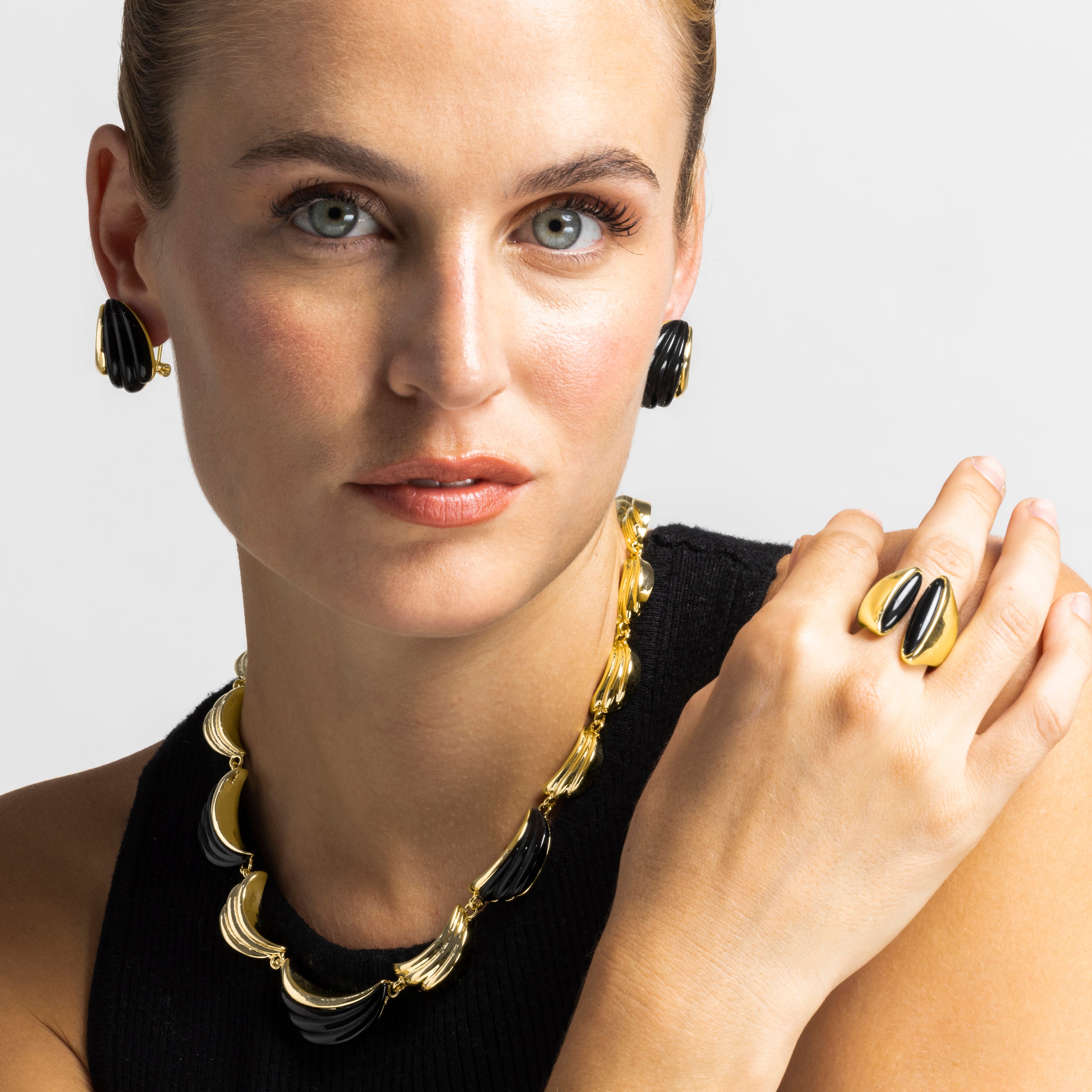 Collar con Resina Negra acabado oro 18k - Modwi