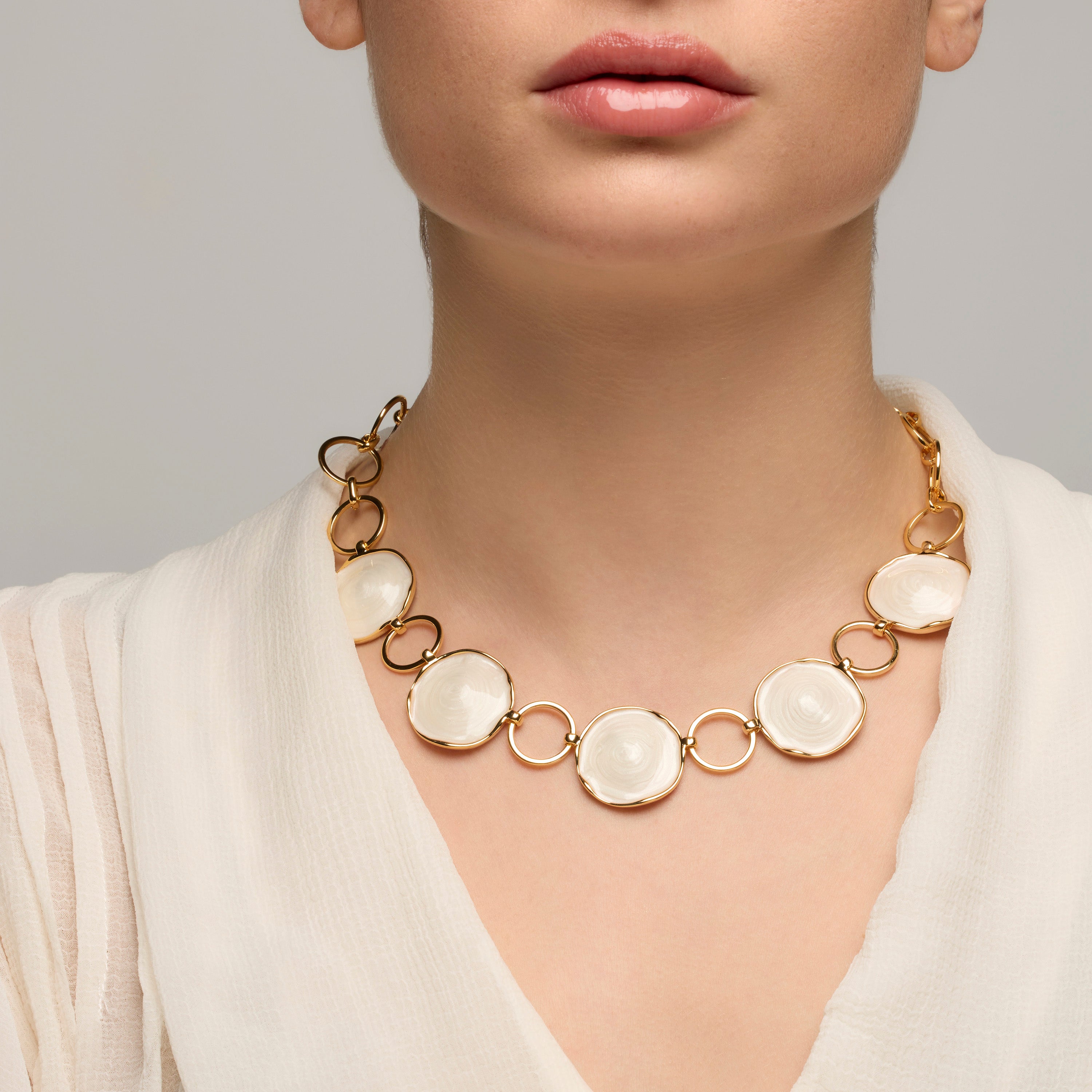 Collar acabado oro amarillo de 18k y Lacado Blanco - Huldio