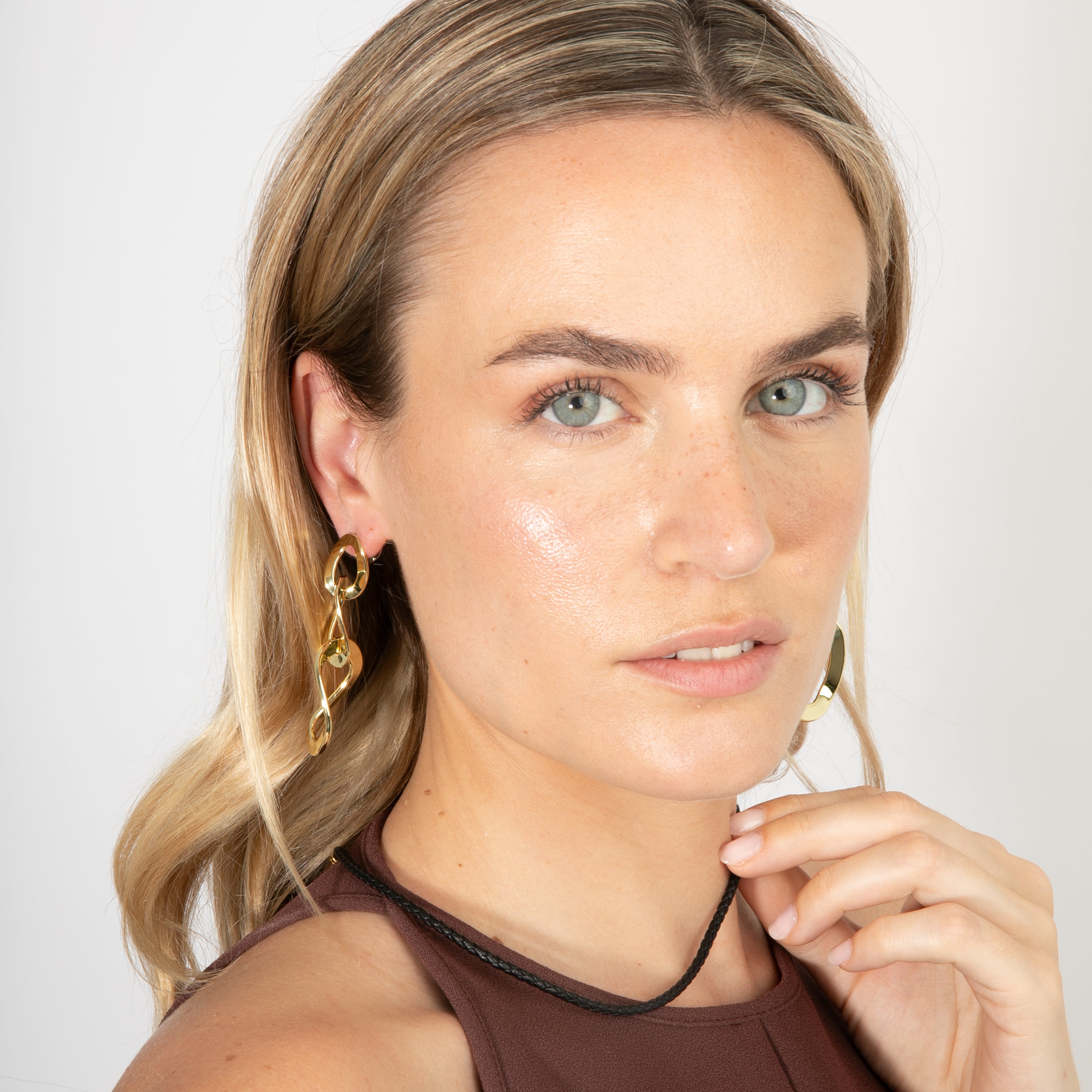 Cordón de cuero negro de 42cm + 3 de extensión acabado en oro amarillo de 18k - Jawsa