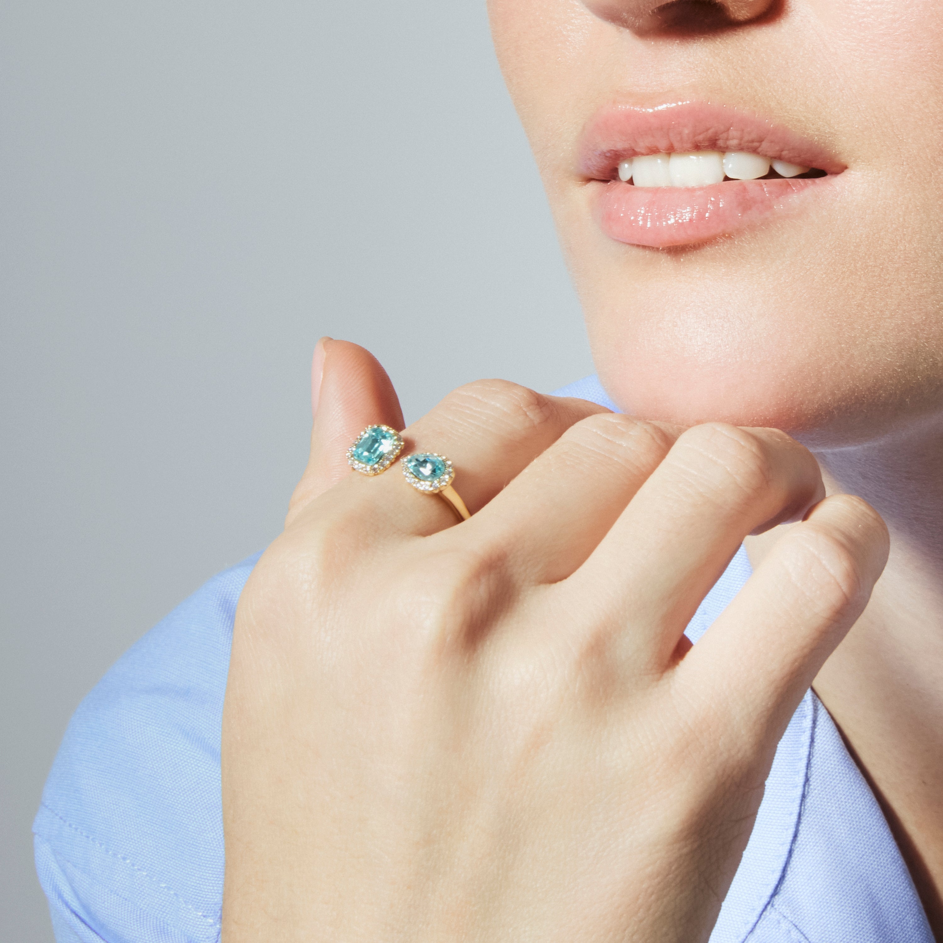 Anillo de Circonita Aguamarina acabado en oro amarillo de 18k - Myne