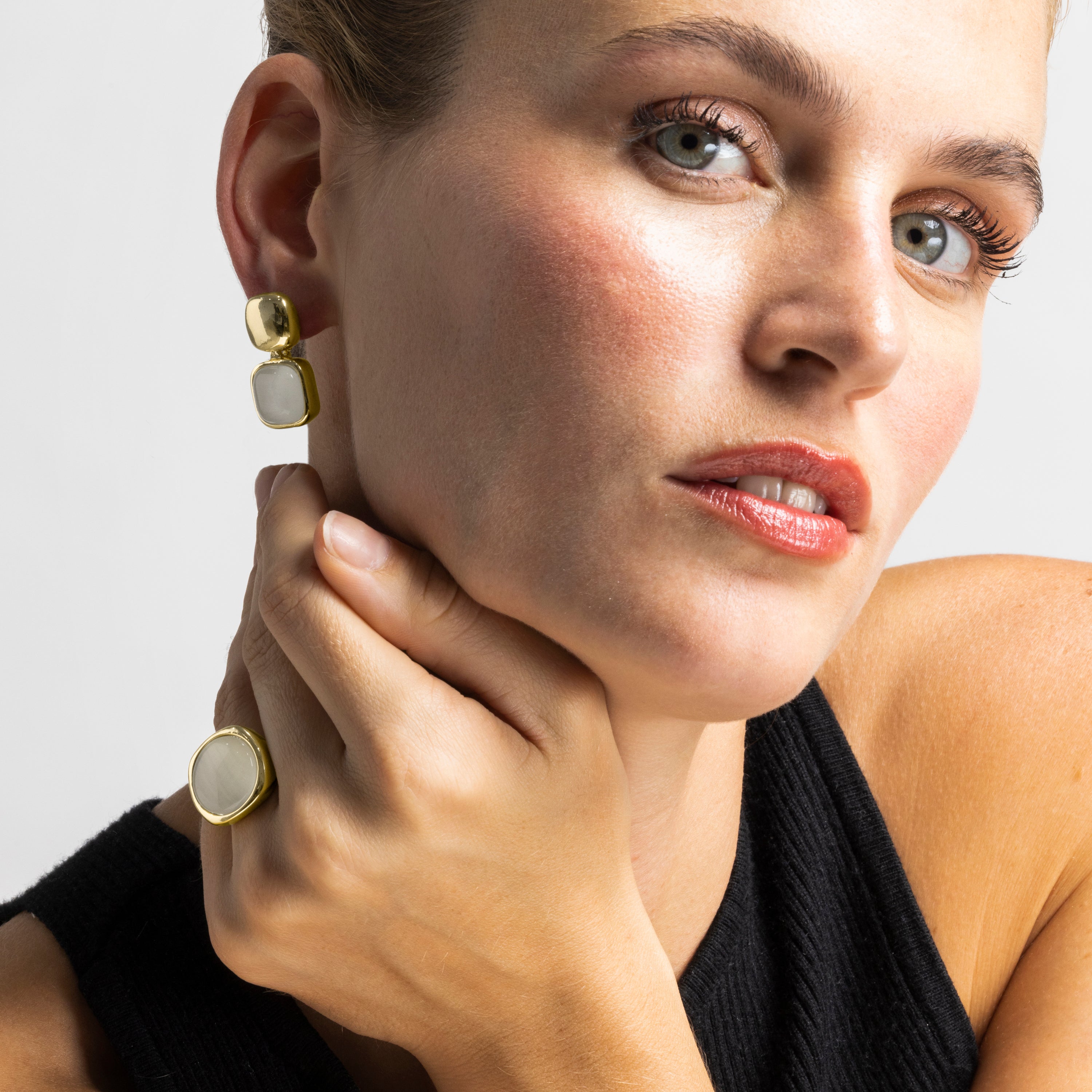 Anillo con Ojo de Gato acabado oro 18k - Uther