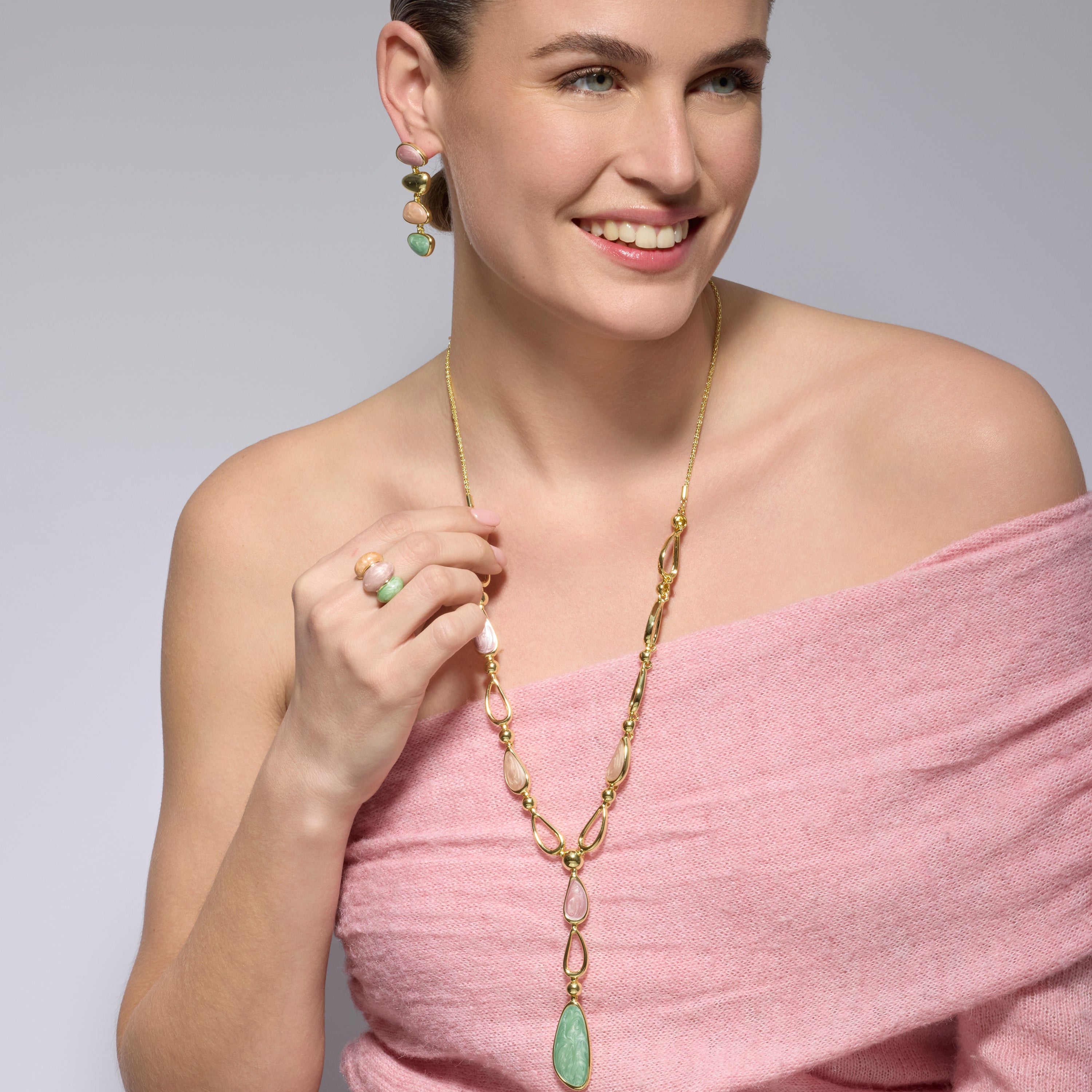 Anillo acabado oro amarillo de 18k y Resina Rosa - Ismaly