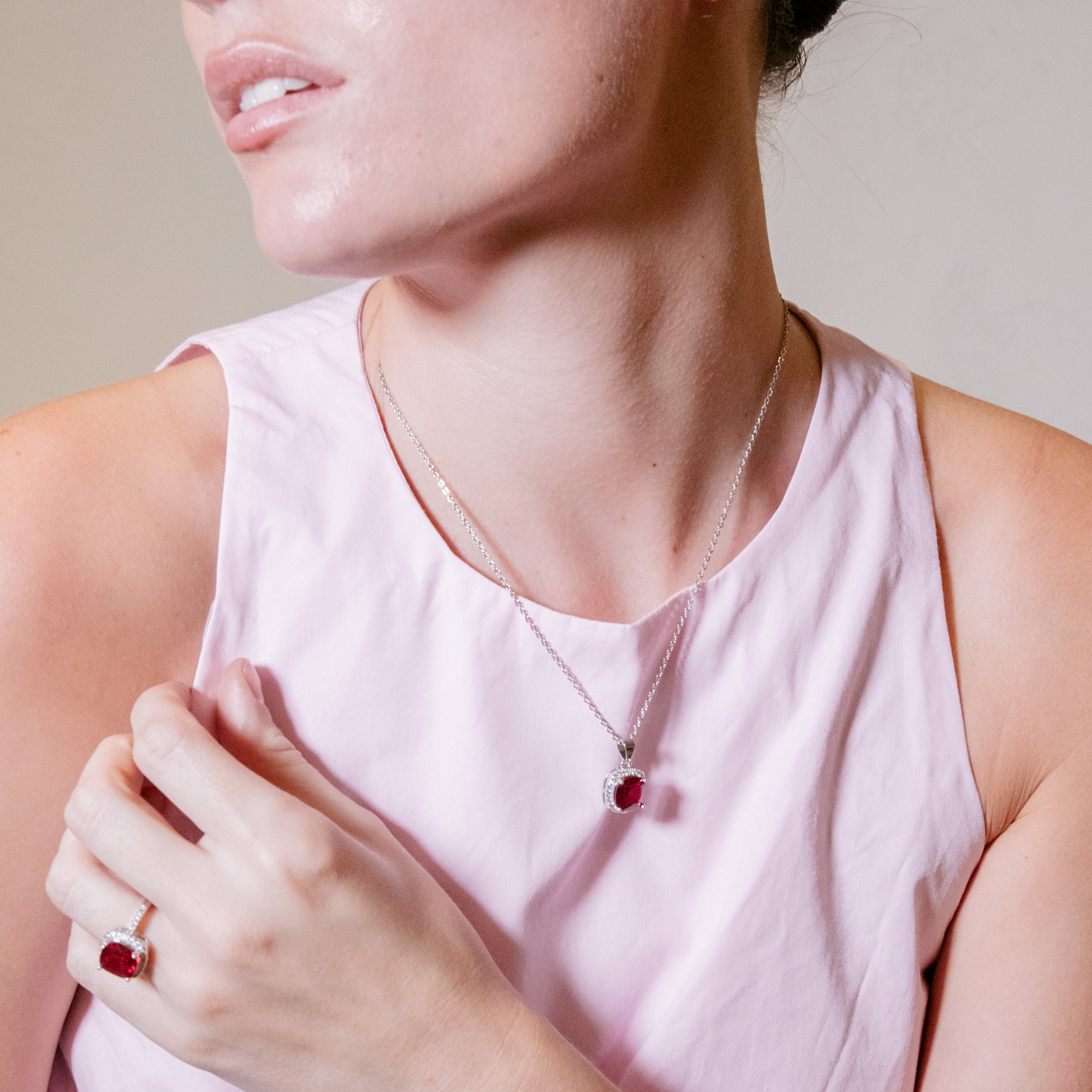 Anillo de Circonita Rubí acabado en rodio - Kada