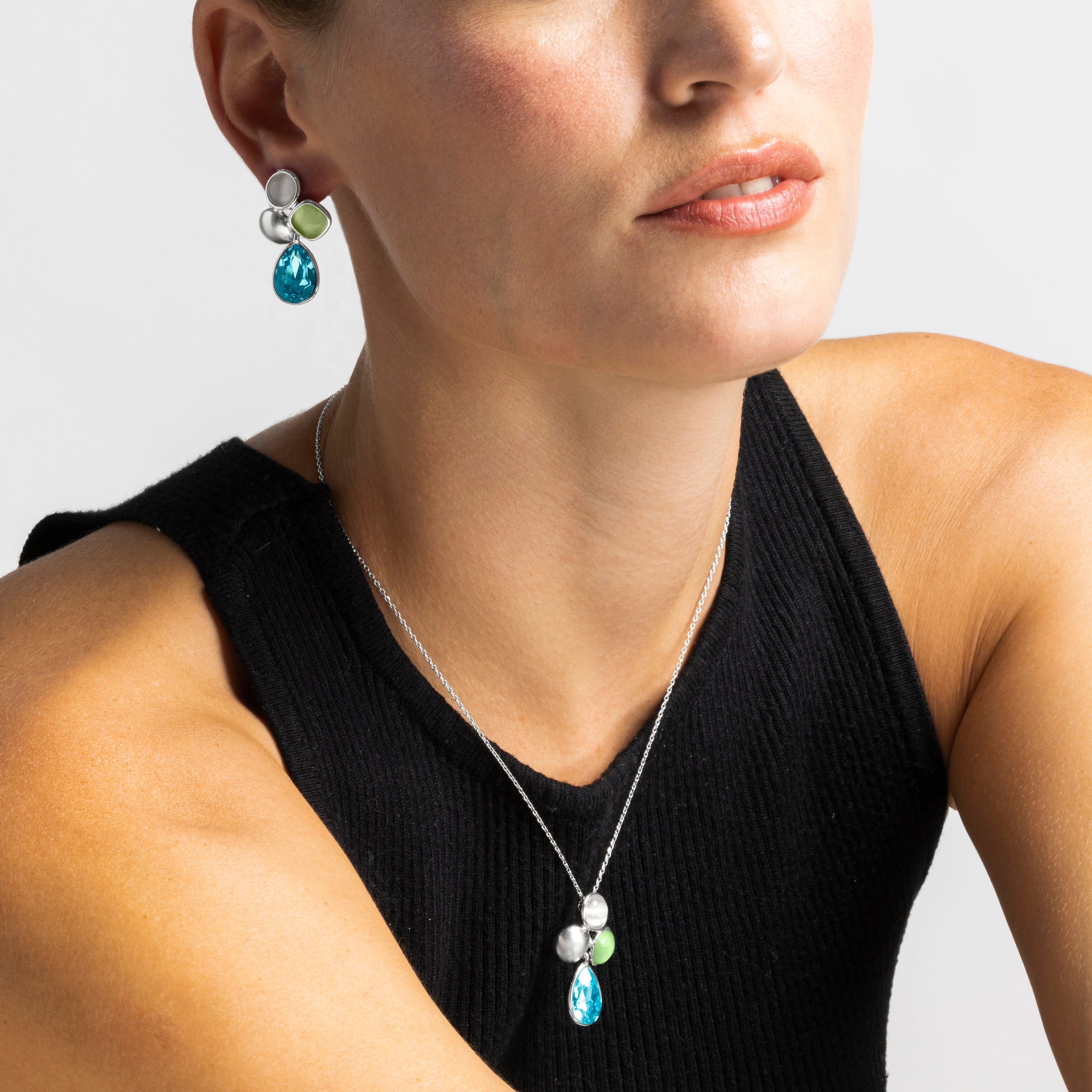 Collar con Cristal Azul acabado plata - Vargae