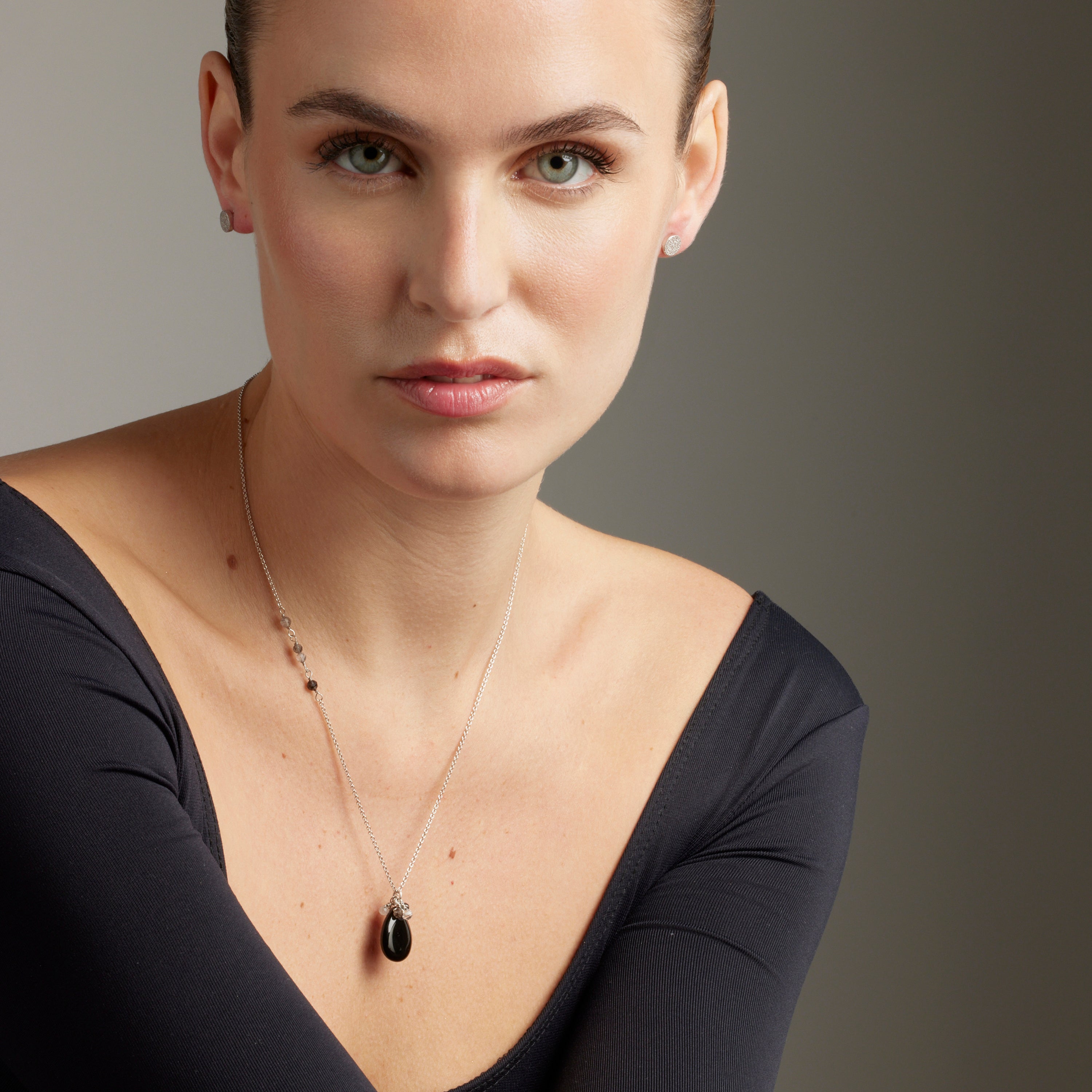 Collar de Onix acabado en rodio - Adak