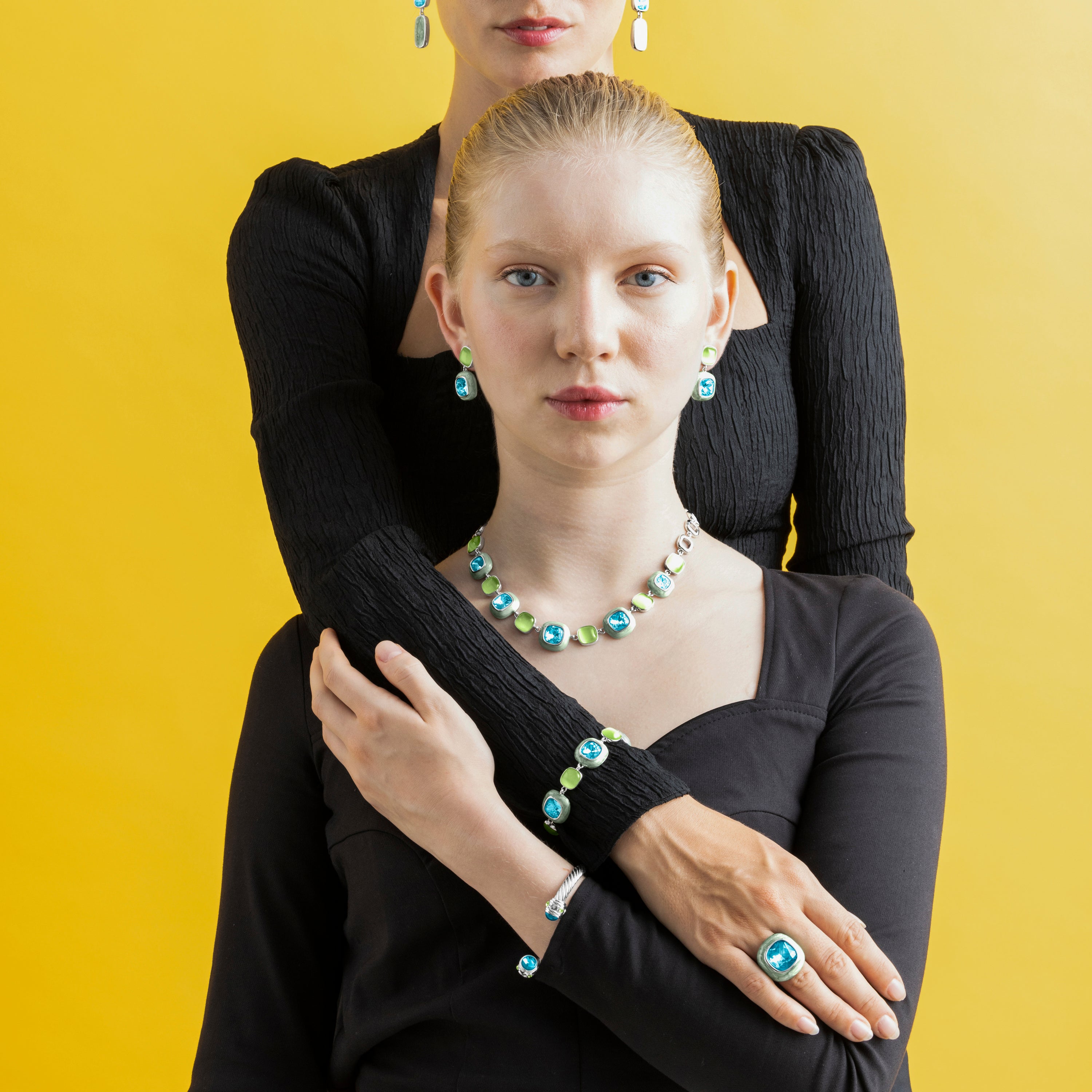 Anillo con Cristal Azul acabado plata - Drogolo