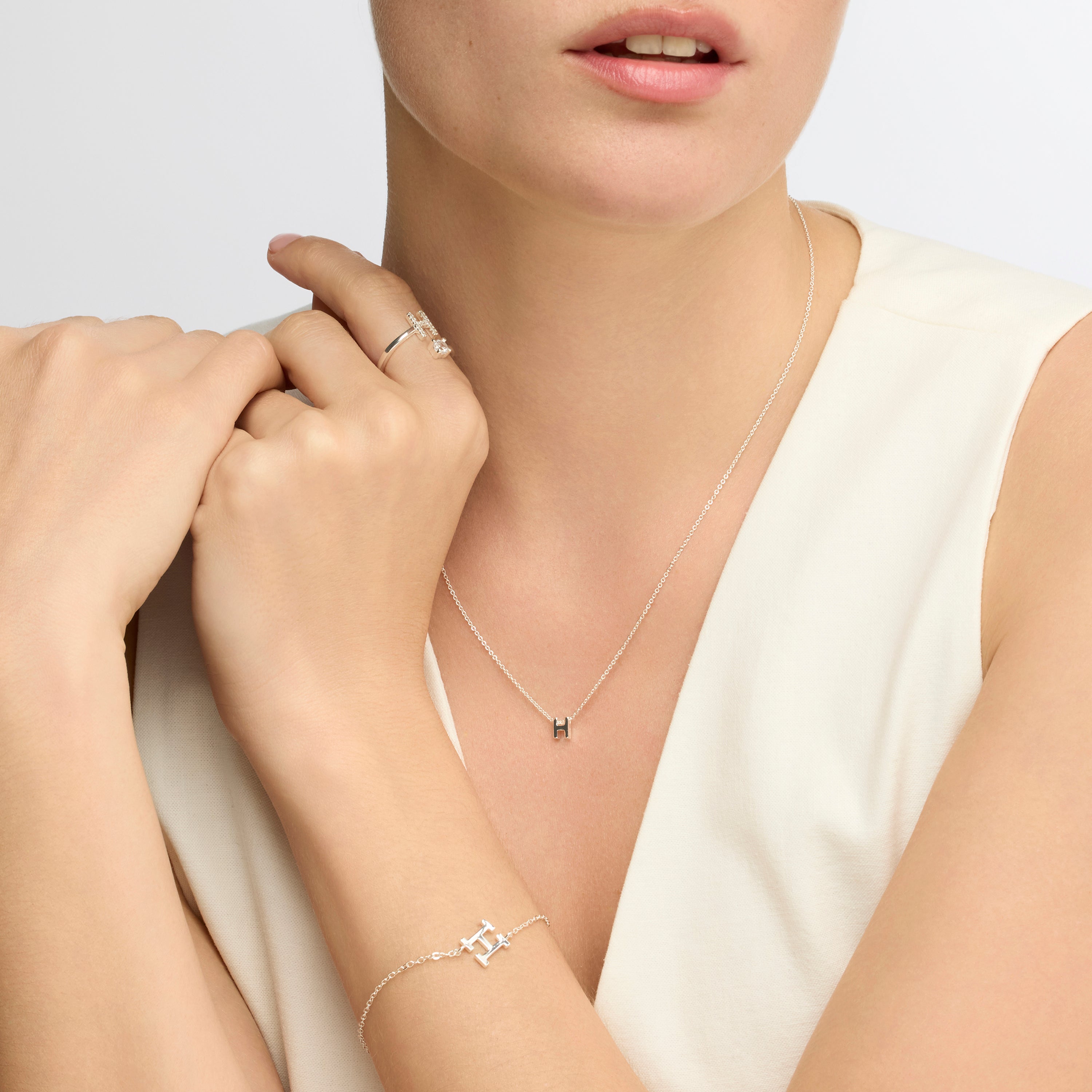 Anillo con circonita brillante acabado plata - Alphabet