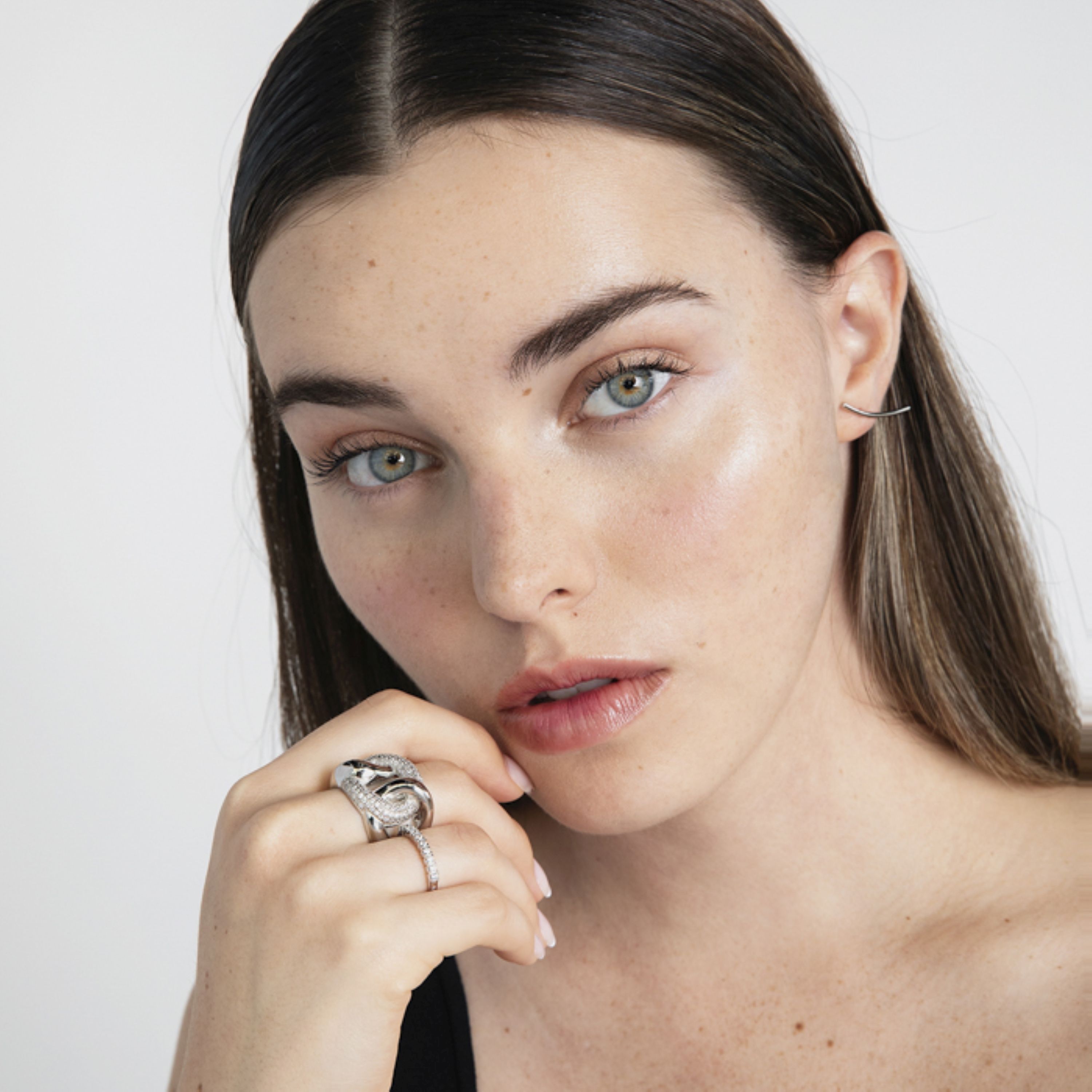 Anillo de Plata de Ley 925 con Circonita Brillante acabado en rodio - Runga