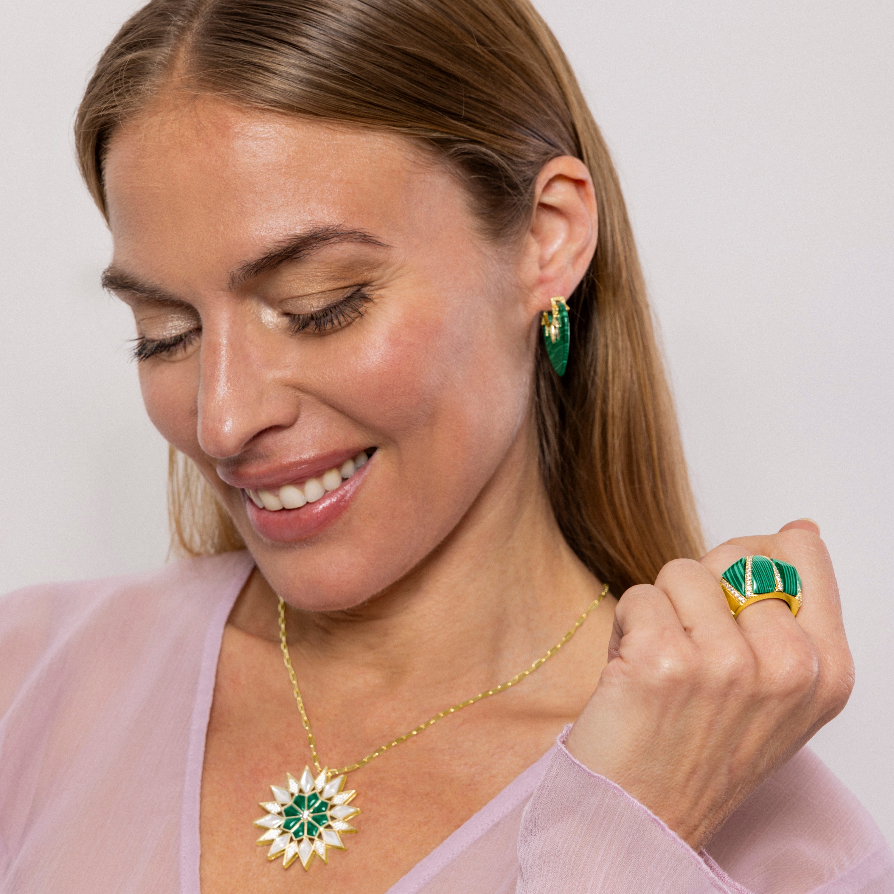 Anillo de Plata de Ley 925 y Malaquita acabado en oro amarillo de 18k - Zarla