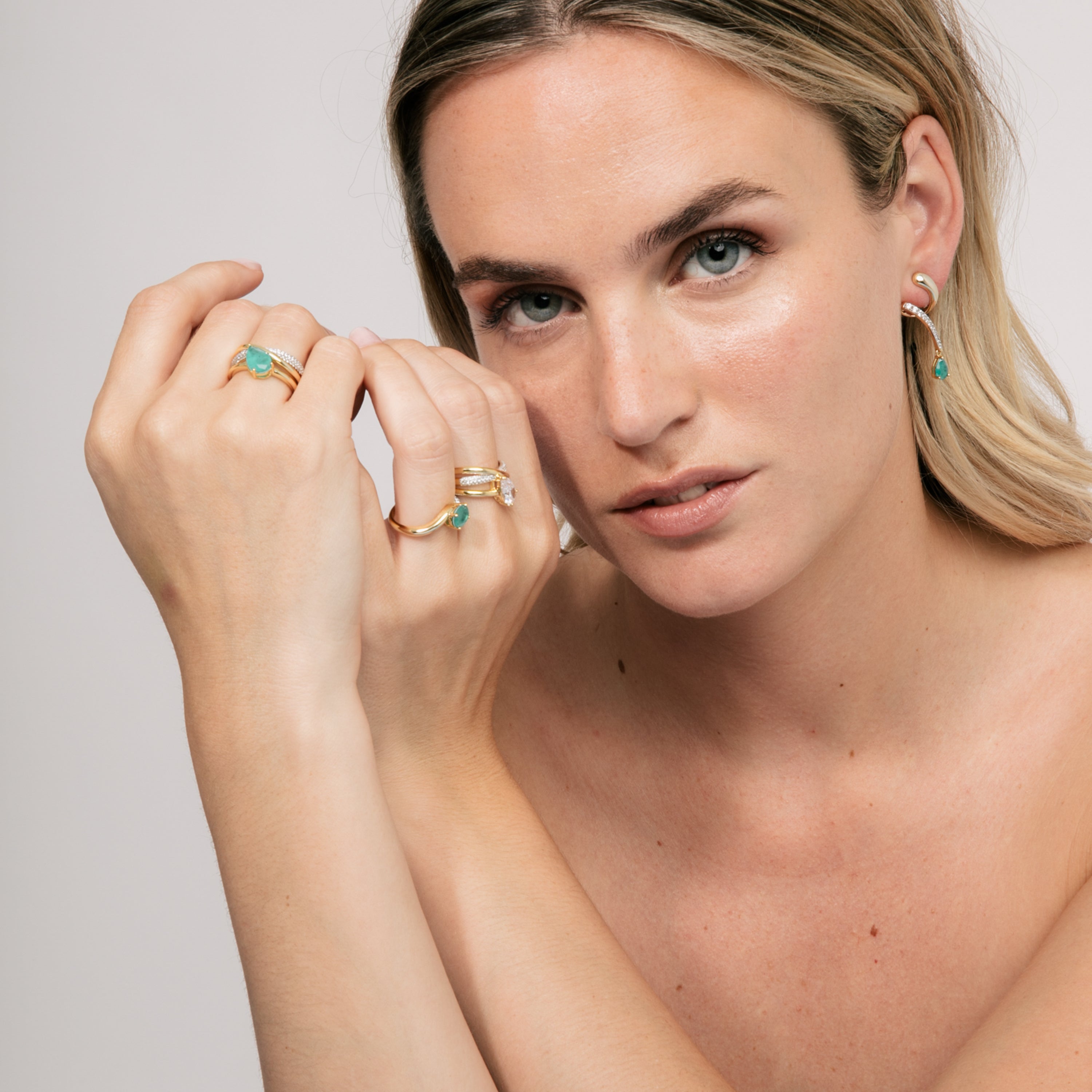 Anillo de Plata de Ley 925 y Circonita Brillante acabado en oro amarillo 18k - Raini