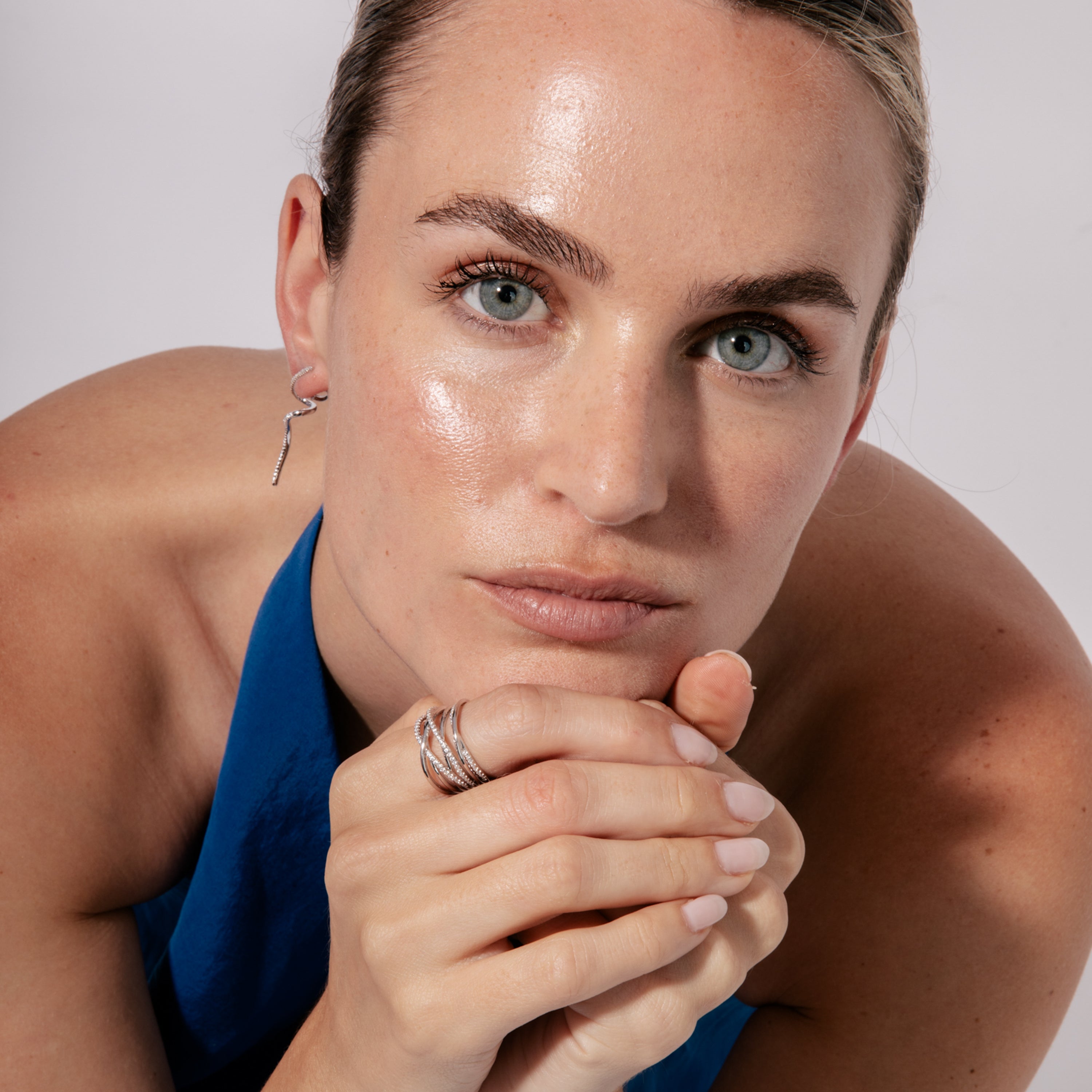 Anillo de Plata de Ley 925 y Circonita Brillante acabado en rodio - Thaimo