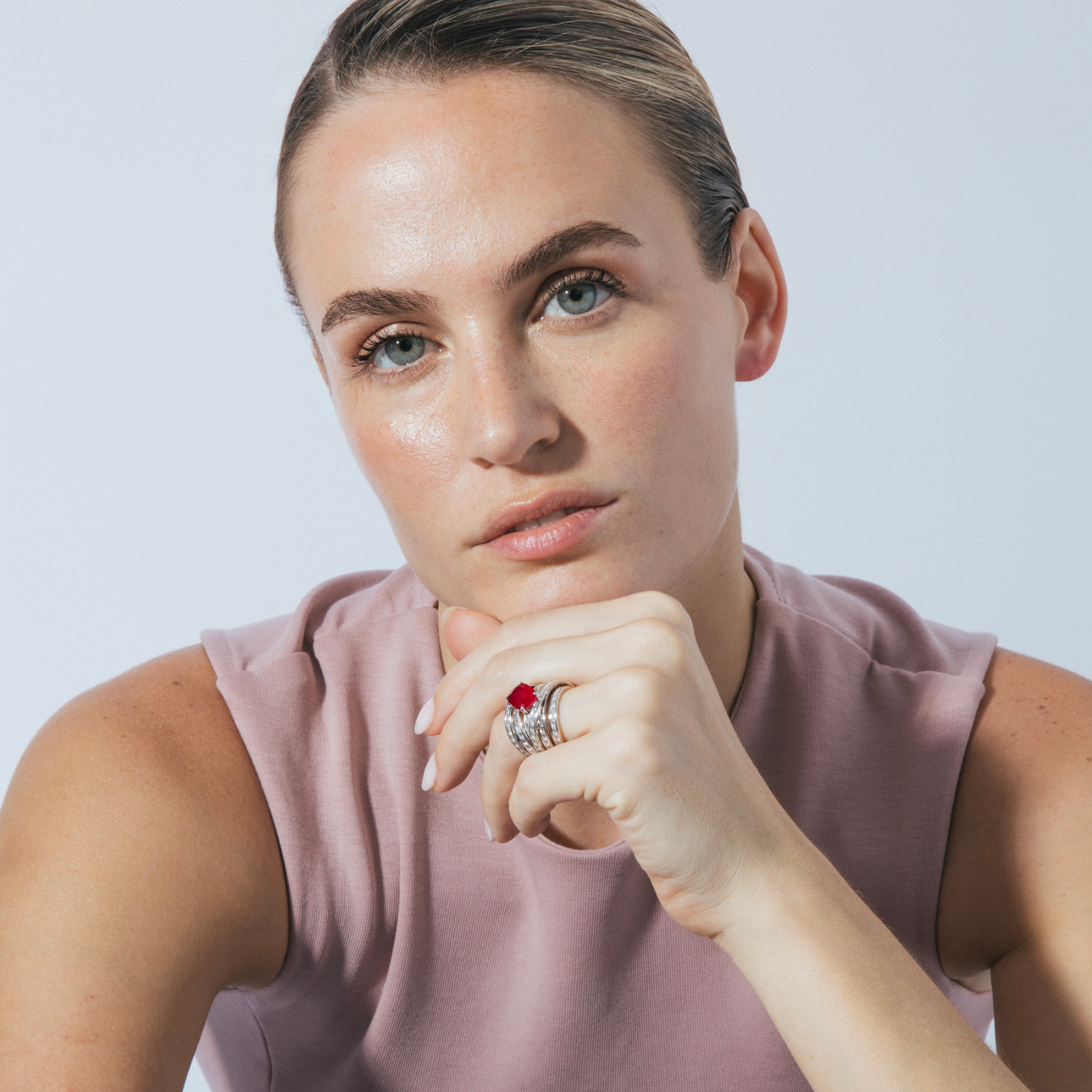 Anillo de Plata de Ley 925 y Cuarzo Hidrotermal Cereza acabado en rodio - Ronja